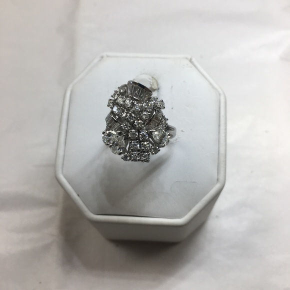 Jewelry - NEW Antique 18K cocktail diamonds ring